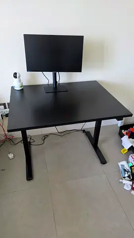 Height adjustable black rectangular office desk - excellent condition