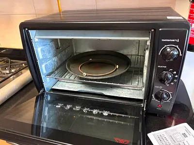 Used countertop electric oven / toaster oven - good working condition