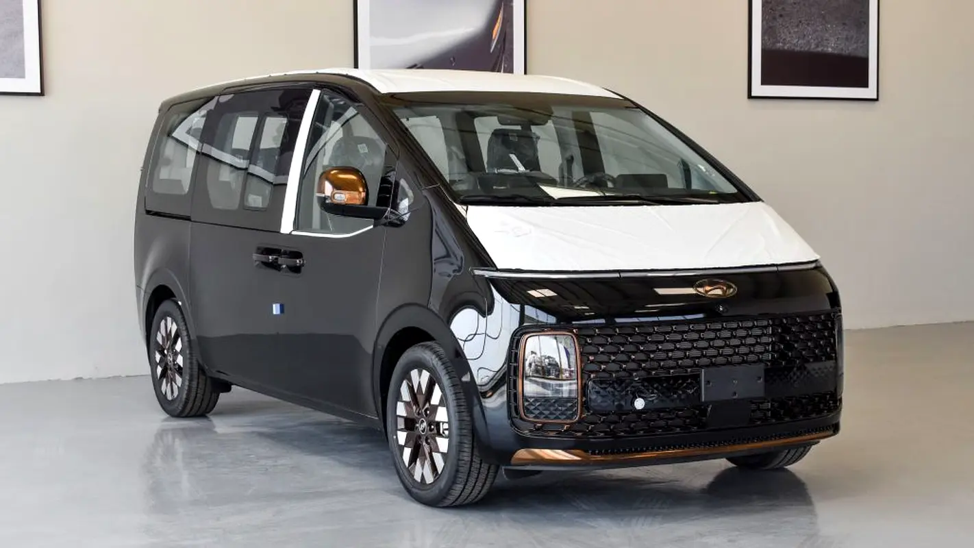 Hyundai Staria 2026 — photo 1 of 19