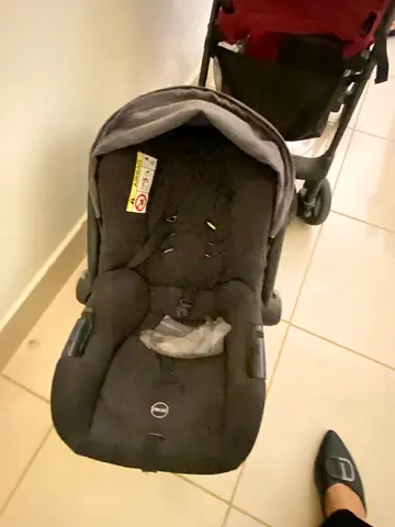 Used infant car seat (rear-facing) in good condition