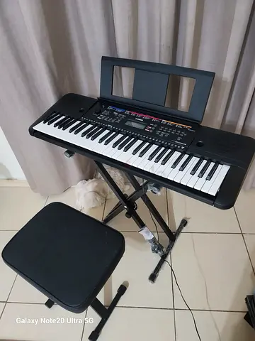 Yamaha keyboard PSR-E263 61-key like brand new condition