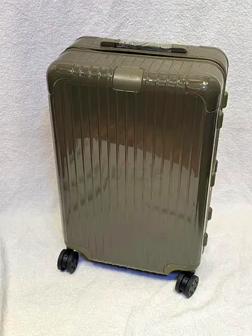 RIMOWA essential cabin suitcase