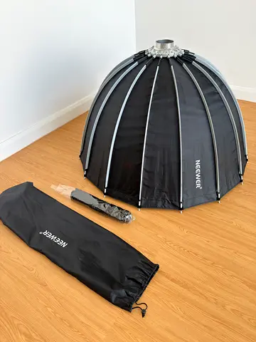 Selling 2x NEEWER 47/120cm Parabolic Softbox Bowens Mount, Quick Setup with Diffusers/Grid/Bag