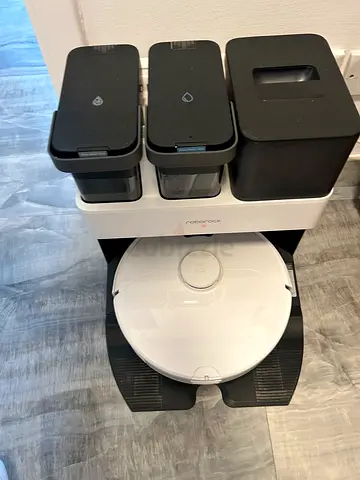 Roborock s7  mop and vacuum with self-emptying dock