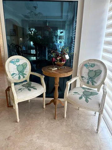 French-Style Accent Chairs (Pair) + Rustic Side Table – Shabby Chic Set