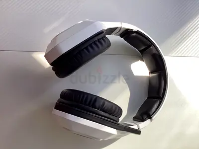 White over-ear wireless headphones — good condition