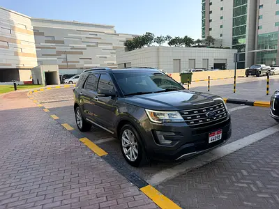 Ford Explorer Limited 2017. Full Service History in Ford. Under warranty