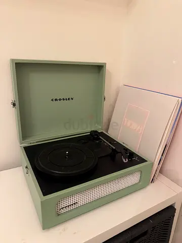 Crosley Portable Vinyl Record Player - Sage Green Case + 5 Vinyls + Cleaning kit