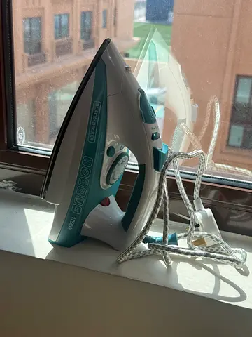 Black  Decker Steam Iron - Good Working Condition