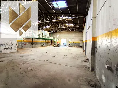 Largest warehouse in Industrial Area 4 , 4500 sq ft, suitable for all activities, excellent price, 30 kW electricity