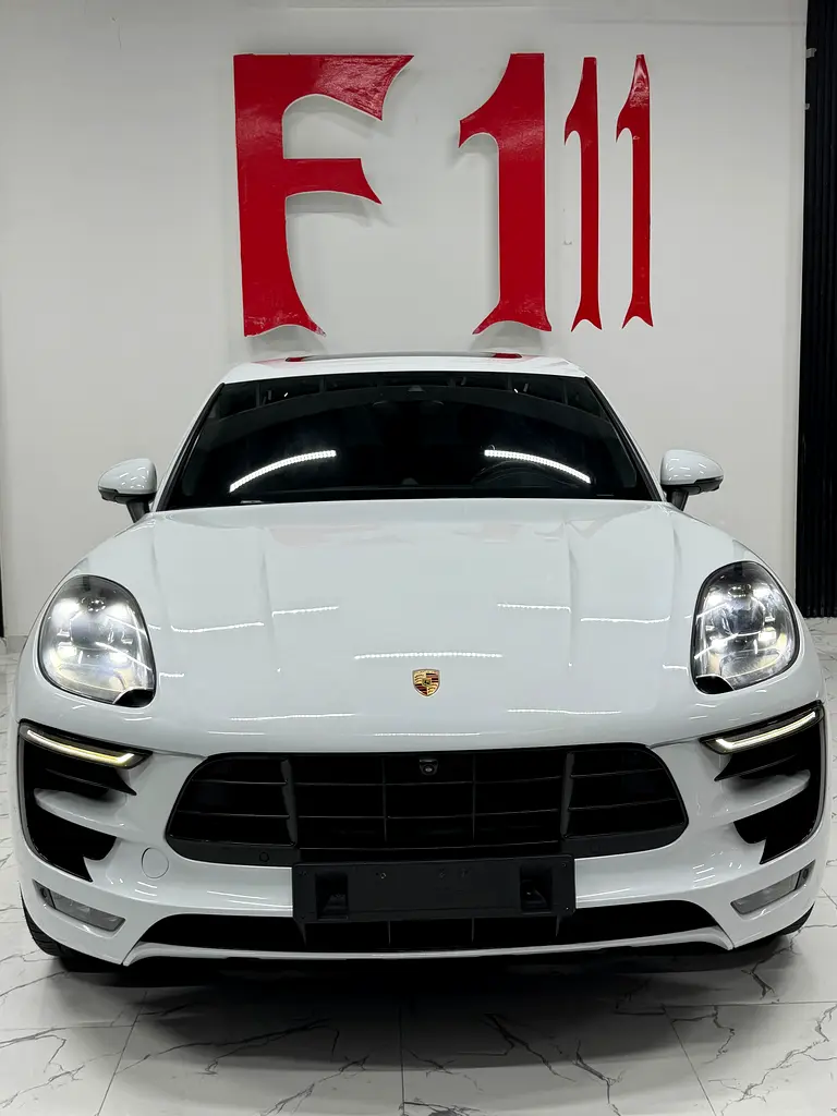 Porsche Macan 2018 — photo 1 of 19