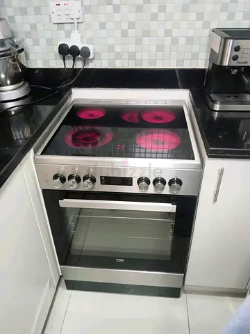 Beko Electric Ceramic Hob with Oven - Good Condition