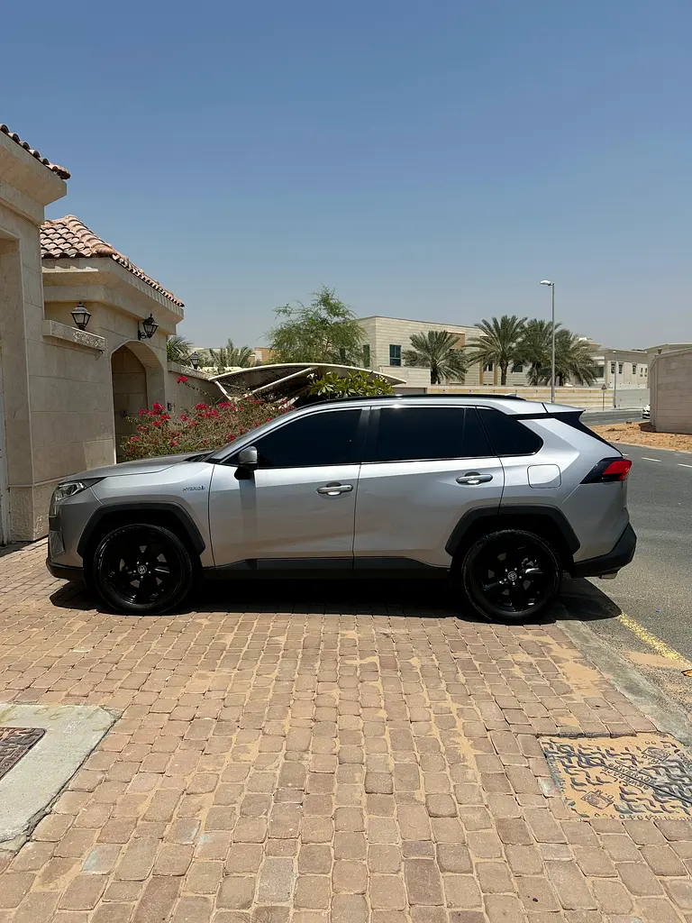 Toyota Rav 4 2021 — photo 1 of 11