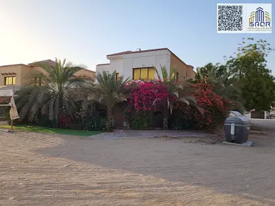 Luxury villa in a corner location for sale, price includes electricity, water, and air conditioning.