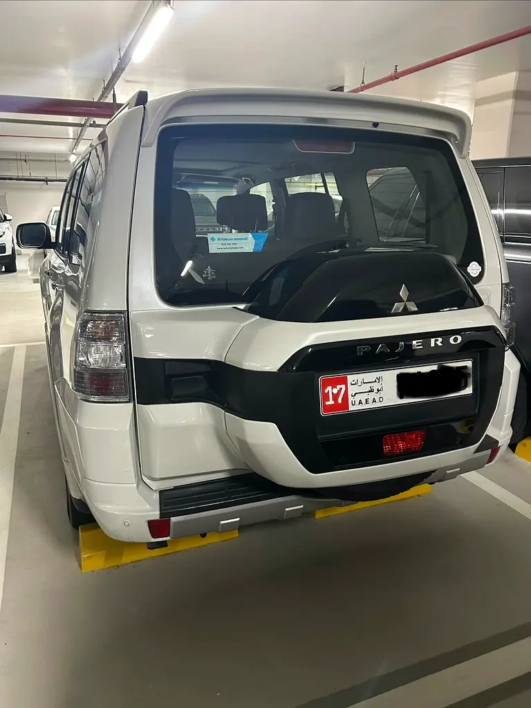 Mitsubishi Pajero 2017 — photo 1 of 7