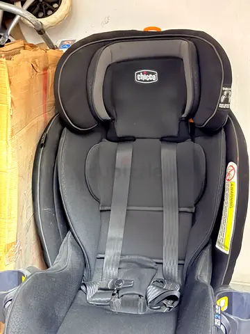 Chicco convertible car seat - good condition barley used and then put in stoave