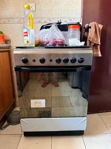 Used Freestanding Oven with Gas Burners and Glass Door