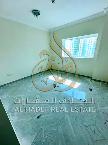 💥 مساحة ملكية كبرى: شقة 3 غرف وصالة ضخمة + غرفة خادمة للإيجار السنوي في المجاز 2! 💥 موقف سيارات (باركنج) مجاني داخل المبنى – توزيع هندسي ممتاز – الس
