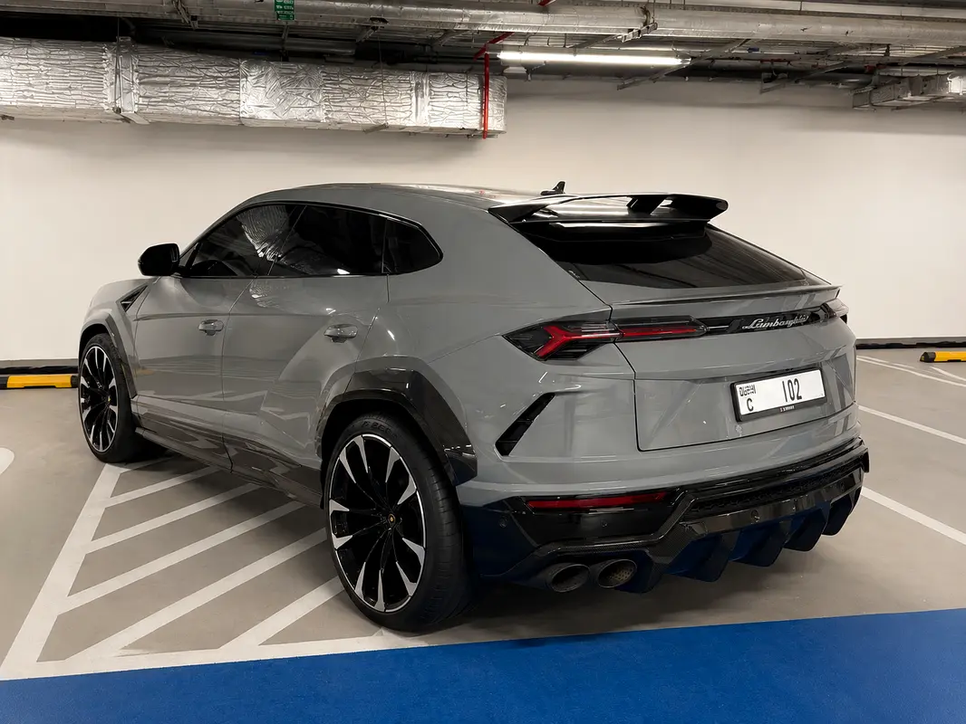 Lamborghini Urus 2022 — photo 1 of 10