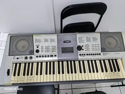 Yamaha E403 Electronic Piano / Keyboard – Excellent Condition