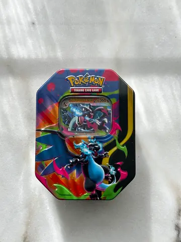 Pokemon TCG Charizard Tin