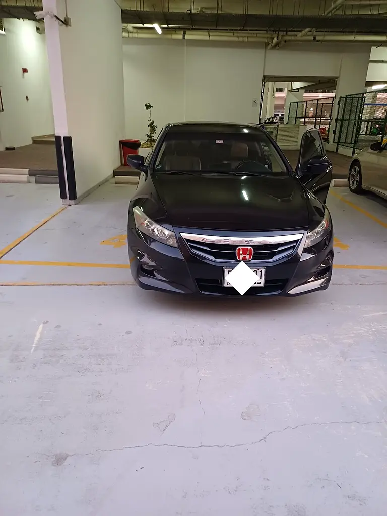 Honda Accord 2012 — photo 1 of 6