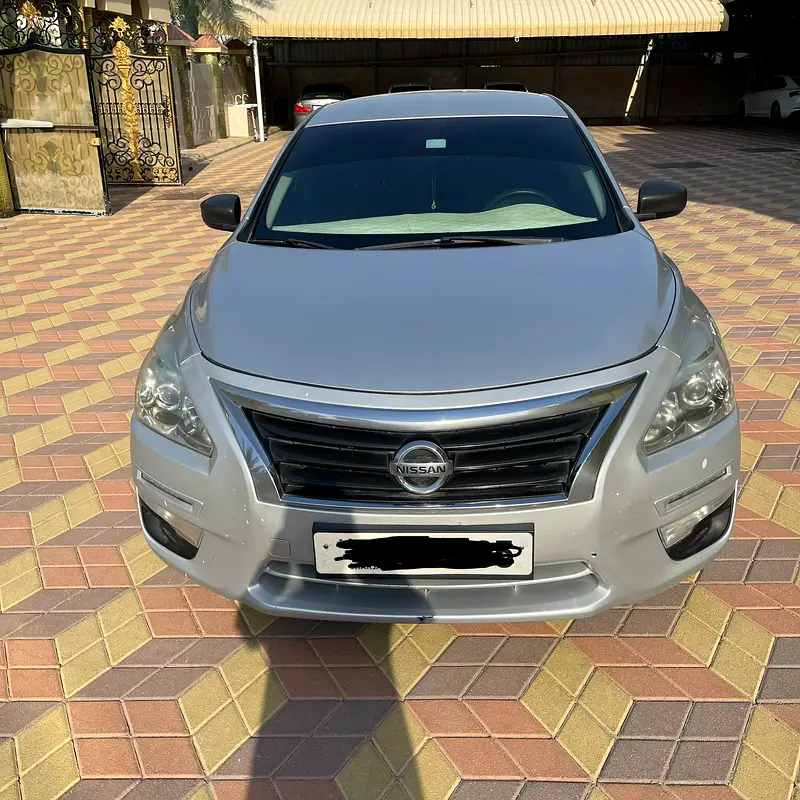 Nissan Altima 2013 — photo 1 of 6