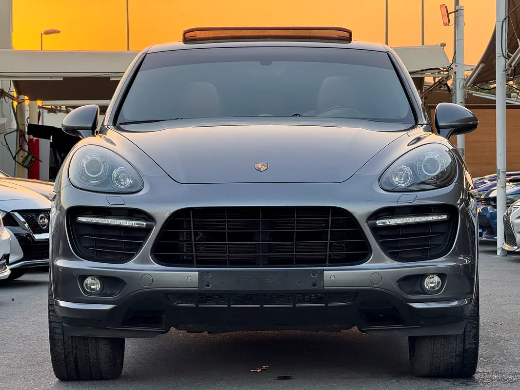 Porsche Cayenne 2014 — photo 1 of 20