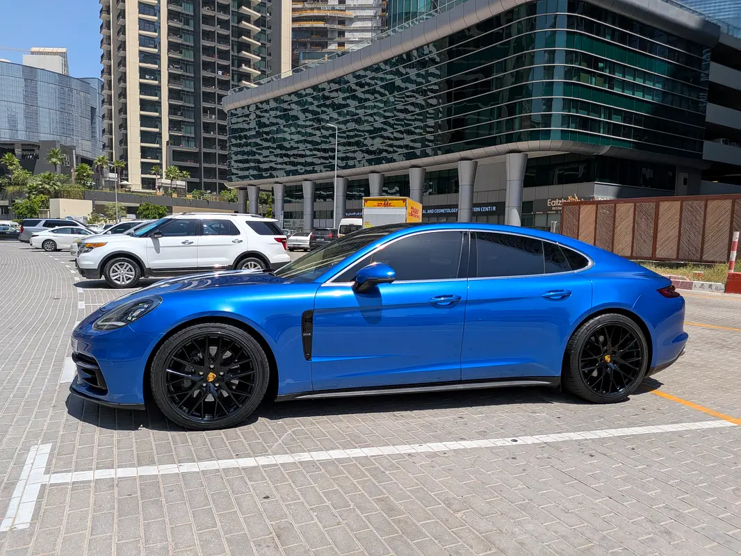 Porsche Panamera 2018 — photo 1 of 16