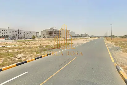 للبيع أرض بموقع مميز و مساحة كبيرة
