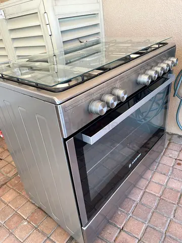 Gas cooker with oven -  very good working condition