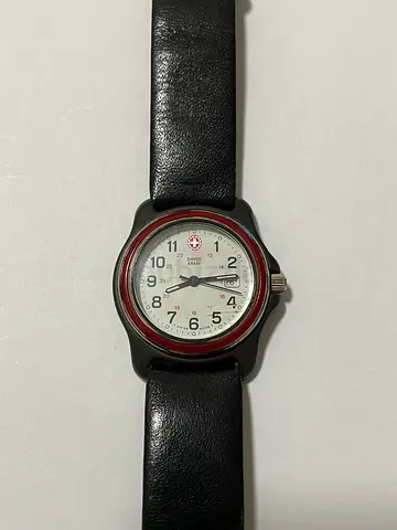 Vintage Used mens wristwatch with black leather strap (working)