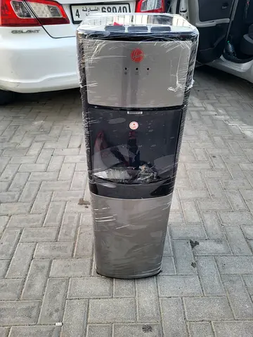 Bottom load water dispenser