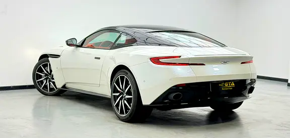2017 Aston Martin DB11 photo 4