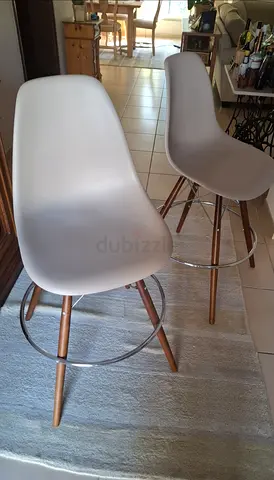 Set of 2 Mid-Century Modern Bar Stools with Wooden Legs (Light Grey)