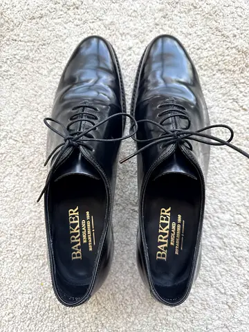 Beautiful Quality Black Barker Leather Oxford Dress Shoes - Size 9. (Eur 43)