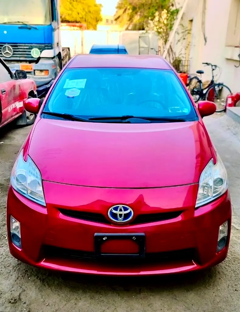 Toyota Prius 2010 — photo 1 of 5