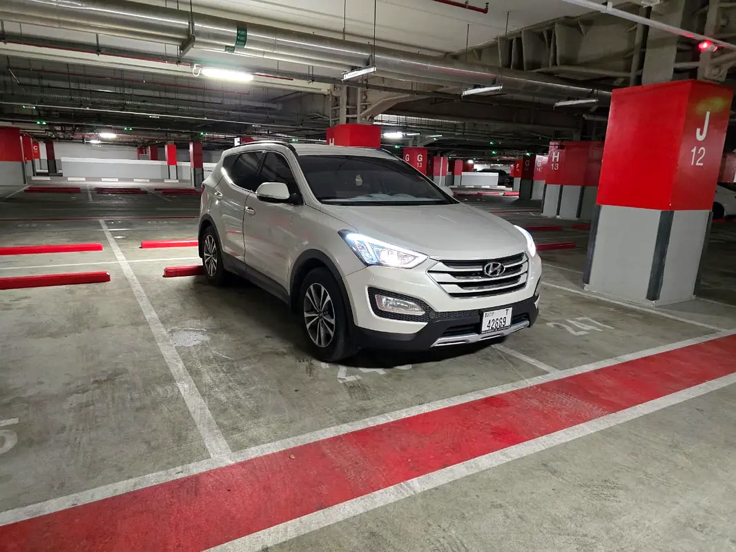 Hyundai Santa Fe 2016 — photo 1 of 9