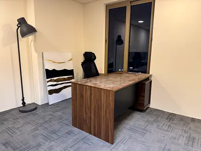 OFFICE DESKS – URGENT SALE
