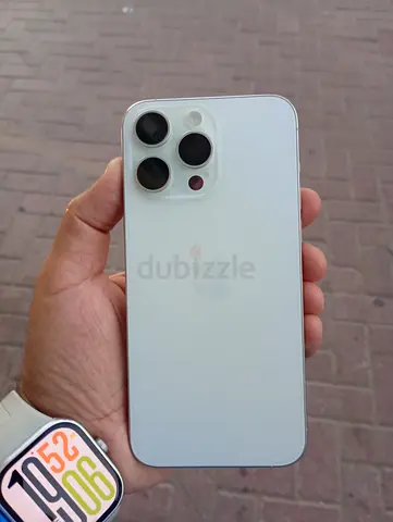 iPhone 15 Pro Max (white)