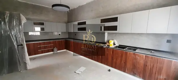 فرصة لا تعوض | فيلا فخمة | 5 ماستر | تصميم أنيق ومساحات رحبة جدًا| صالات واسعة + مطبخين | مثالية للعائلات الكبيرة