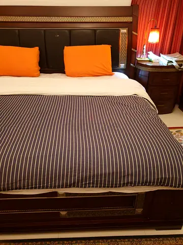 Solid wood king-size bed + 2 bedside table + big dresser + large Cupboard mattress included