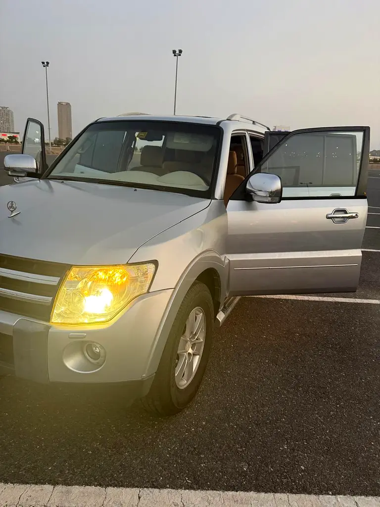 Mitsubishi Pajero 2008 — photo 1 of 7
