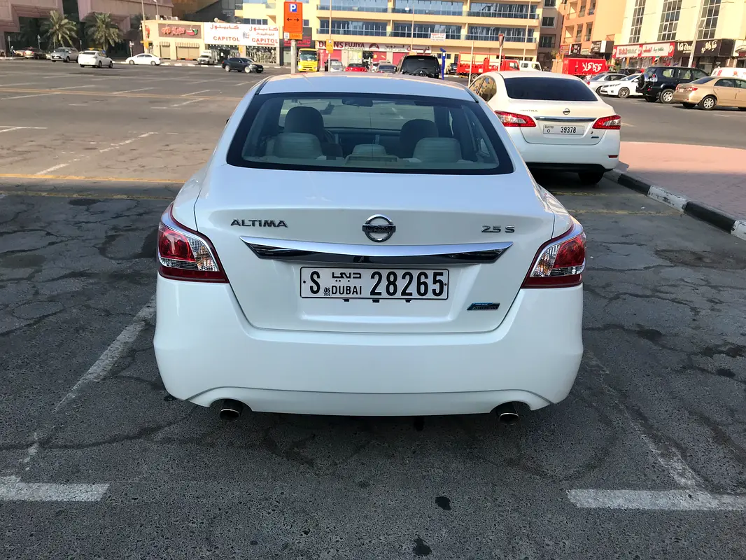 Nissan Altima 2013 — photo 1 of 4