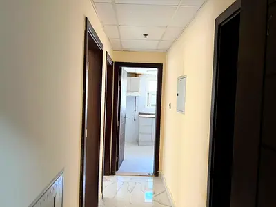 غرفة وصالة مساحات واسعه تشطيب حديث مطبخ تصميم عصرى تكييف مركزى غاز مركزى موقع مميز واستراتيجى بالقرب من جميع الخدمات والمرافق العامه فى البوطينه