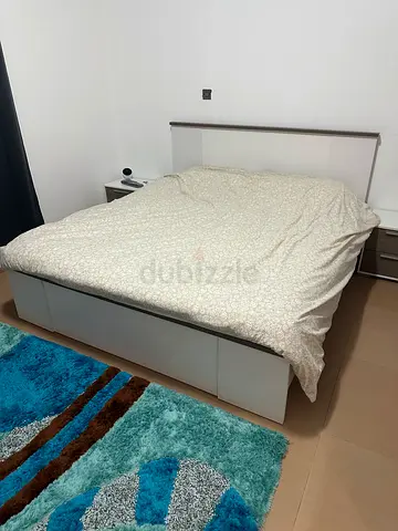 King size (180x200cm) bed with mattress