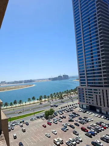 لإيجار في الشارقة  منطقة الخان شقة مميزة مكونة من:  غرفة وصالة واسعة موقع ممتاز علي البحر قريب من جميع الخدمات