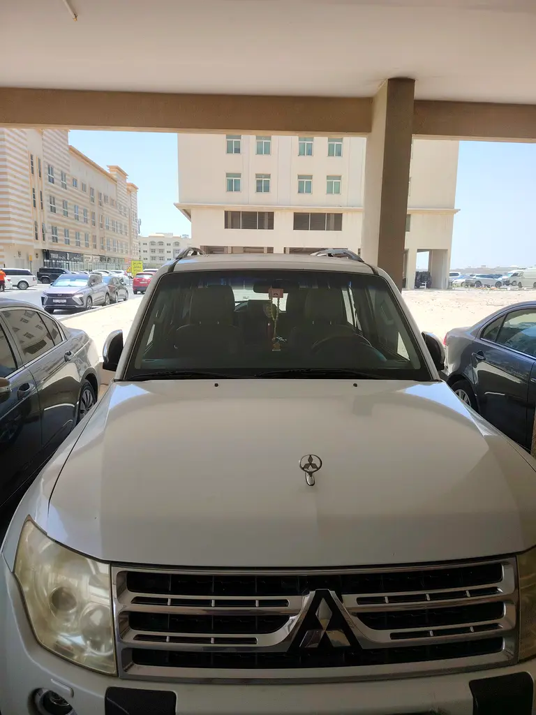 Mitsubishi Pajero 2011 — photo 1 of 4
