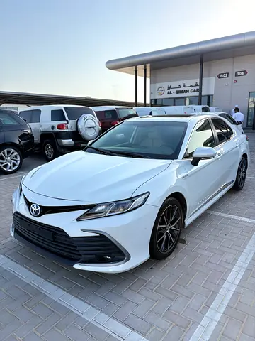 Toyota Camry GLE Hybrid Model 2022| GCC Specs | Low Mileage | Pristine Condition 87000 km