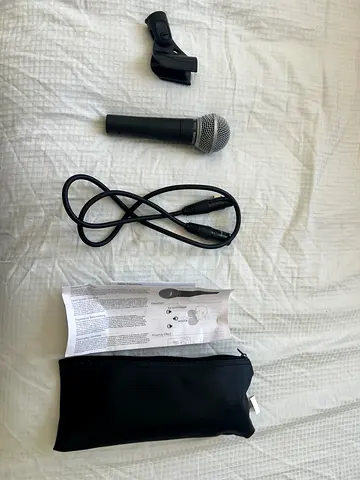 Shure SM58 (dynamic microphone) + XLR cable, mic clip, and pouch